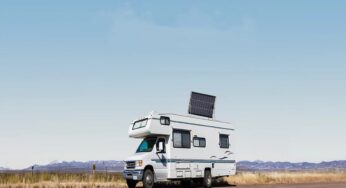 The Green Energy Revolution – A Deep Dive into Solar Inverters and 12 Volt Solar Charge Controllers